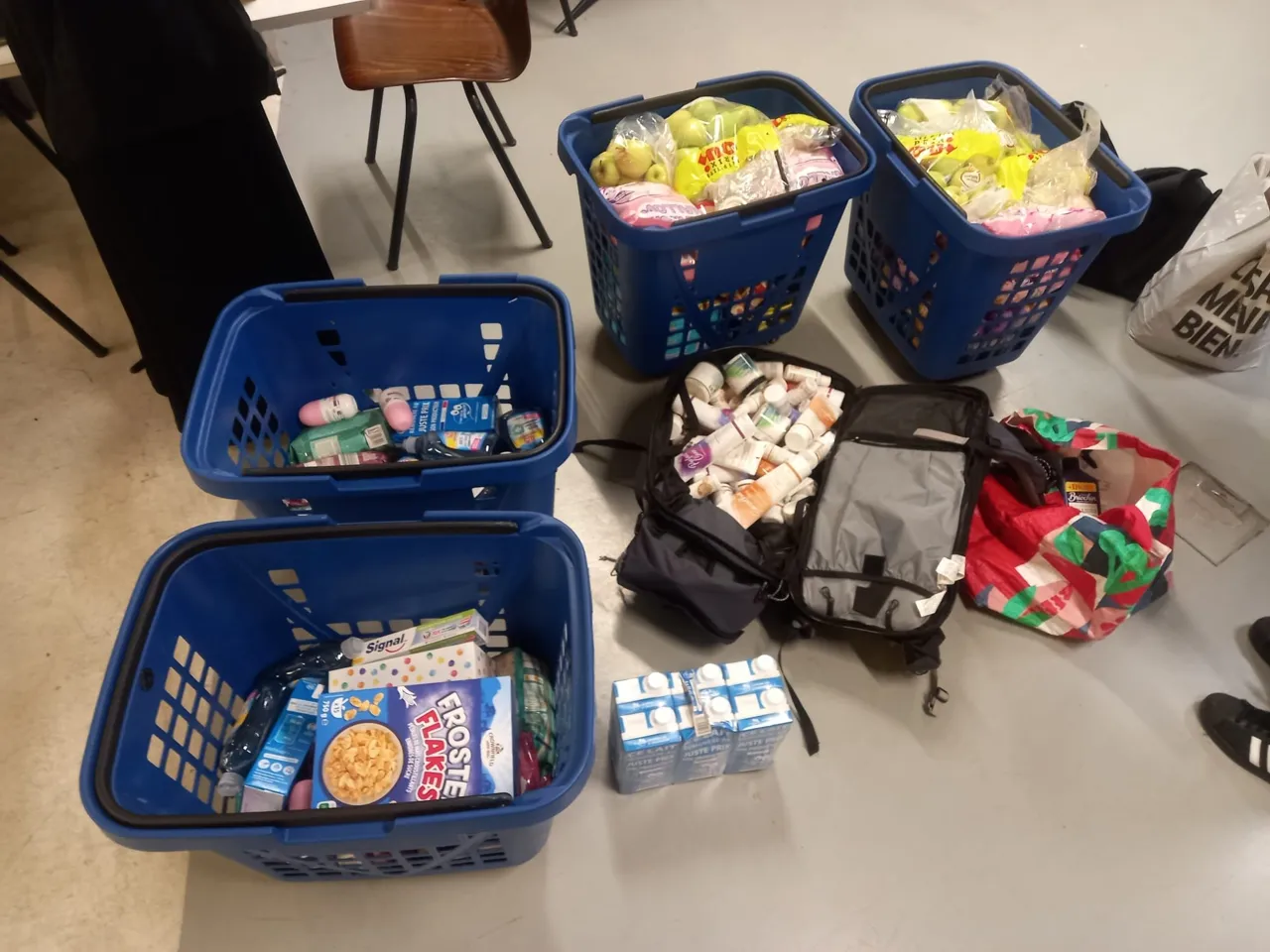 Paniers de denrées prêts à être distribués